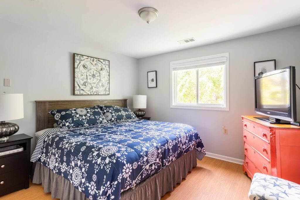 格罗顿Unique Retreat With Private Patio, 4 King Beds And Bbq别墅 外观 照片