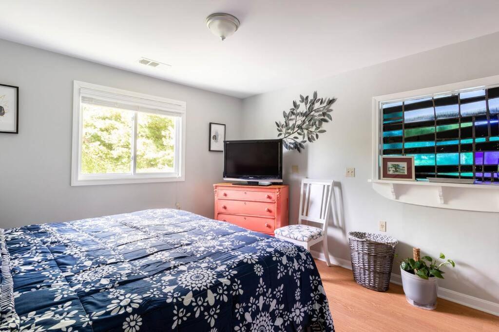 格罗顿Unique Retreat With Private Patio, 4 King Beds And Bbq别墅 外观 照片