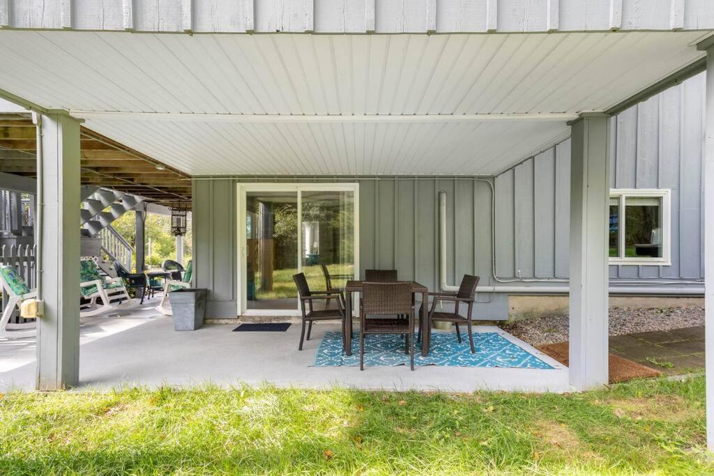 格罗顿Unique Retreat With Private Patio, 4 King Beds And Bbq别墅 外观 照片